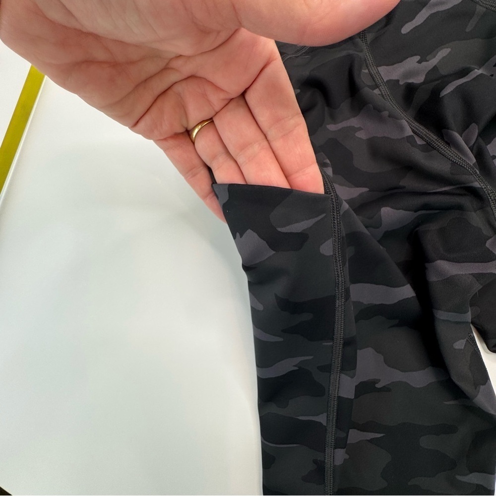 Athleta Ultimate Camo 7/8 Tight Size XS - Picture 12 of 16
